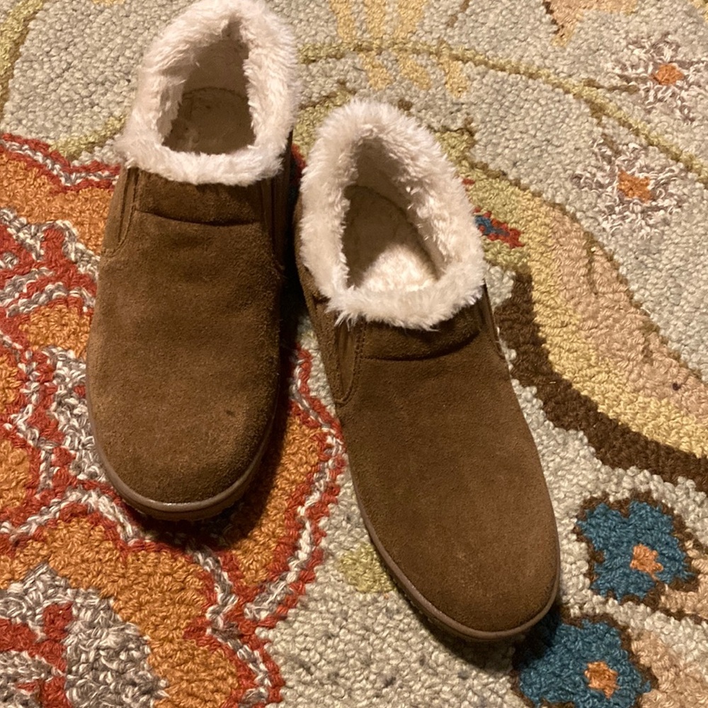 Minnetonka lined comfort shoes - Picture 1 of 12